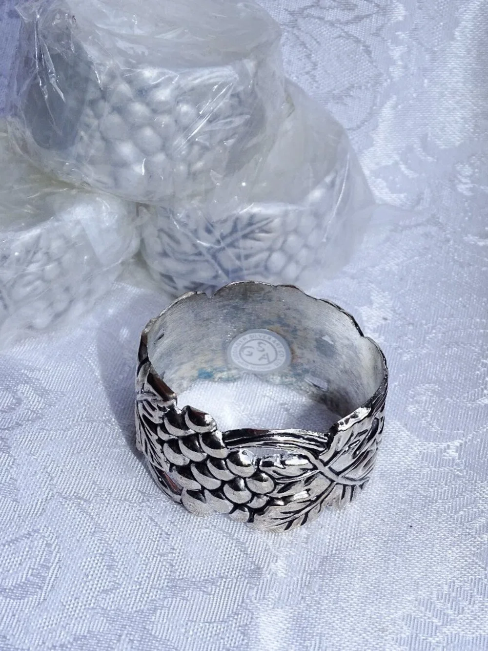 Godinger Silver Treasures Grape Pattern Napkin Rings Set of 4 New